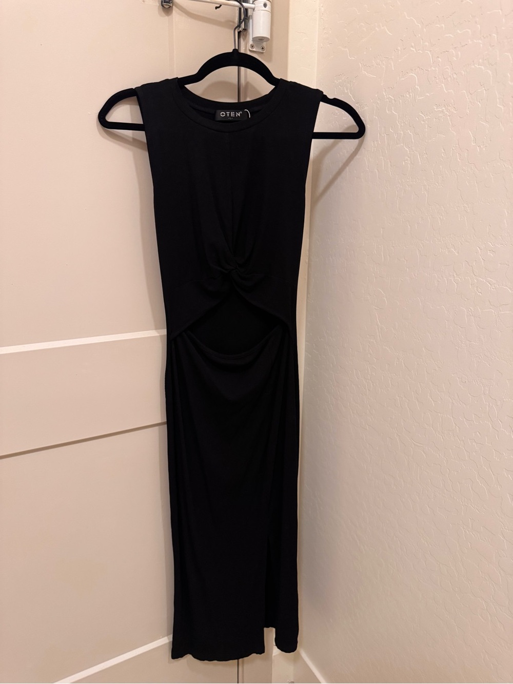 OTEN Black Cutout Maxi Dress with Front Knot